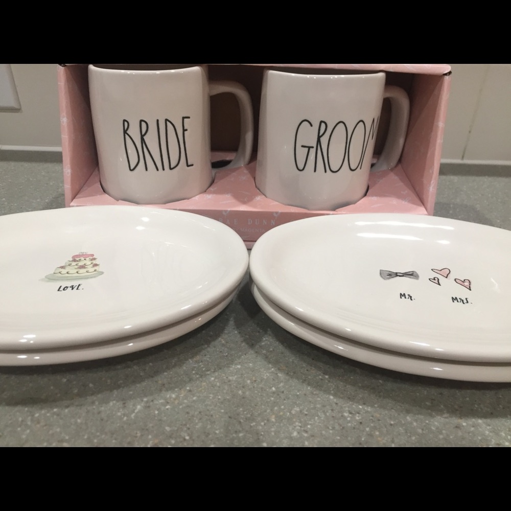 Rae Dunn “ Bride”&”Groom” mug set! Plus 4 plates!